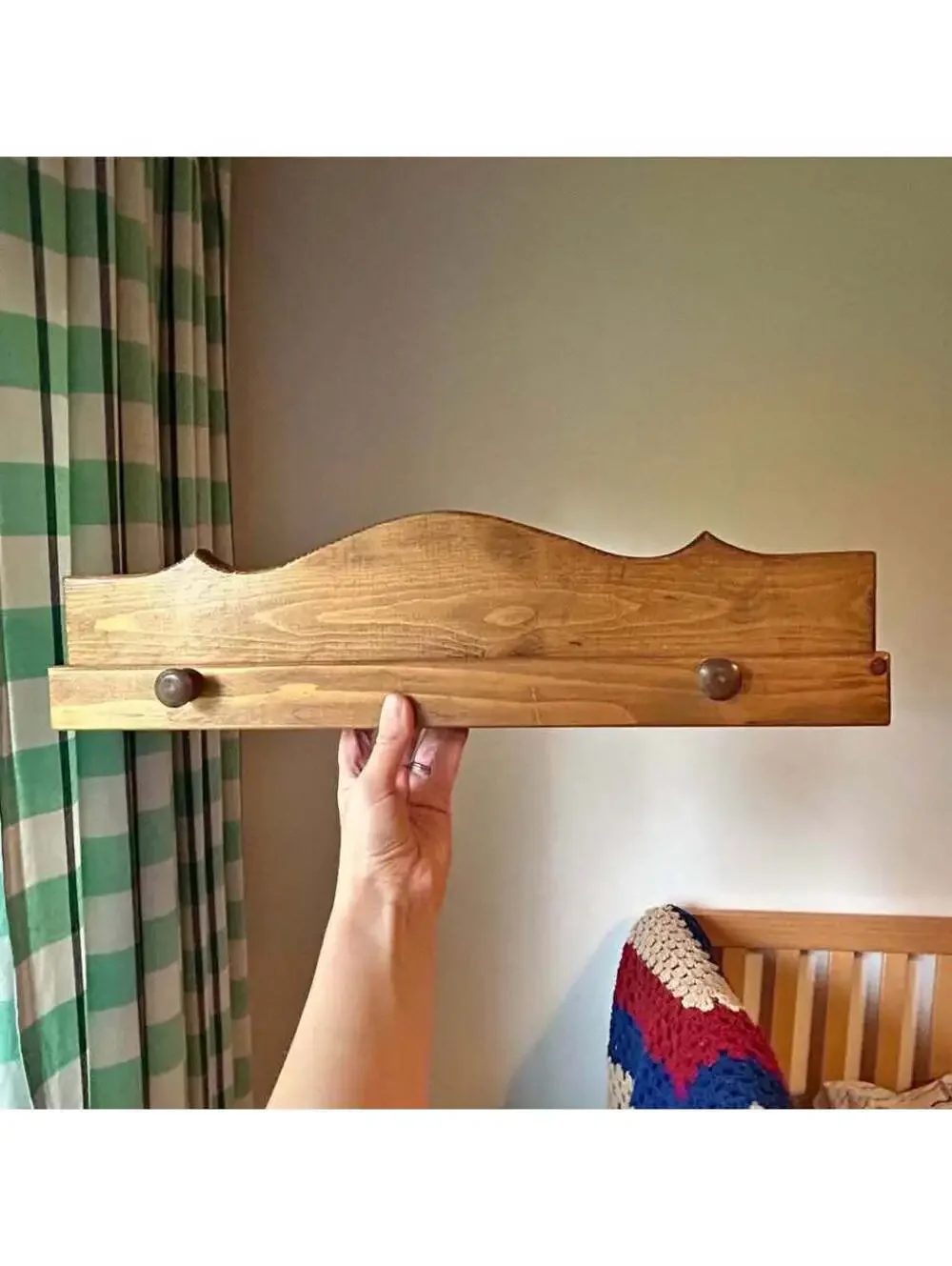 Vintage Solid Knotty Pine Scalloped Wall Shelf 2 Shaker Pegs Cottagecore 21
